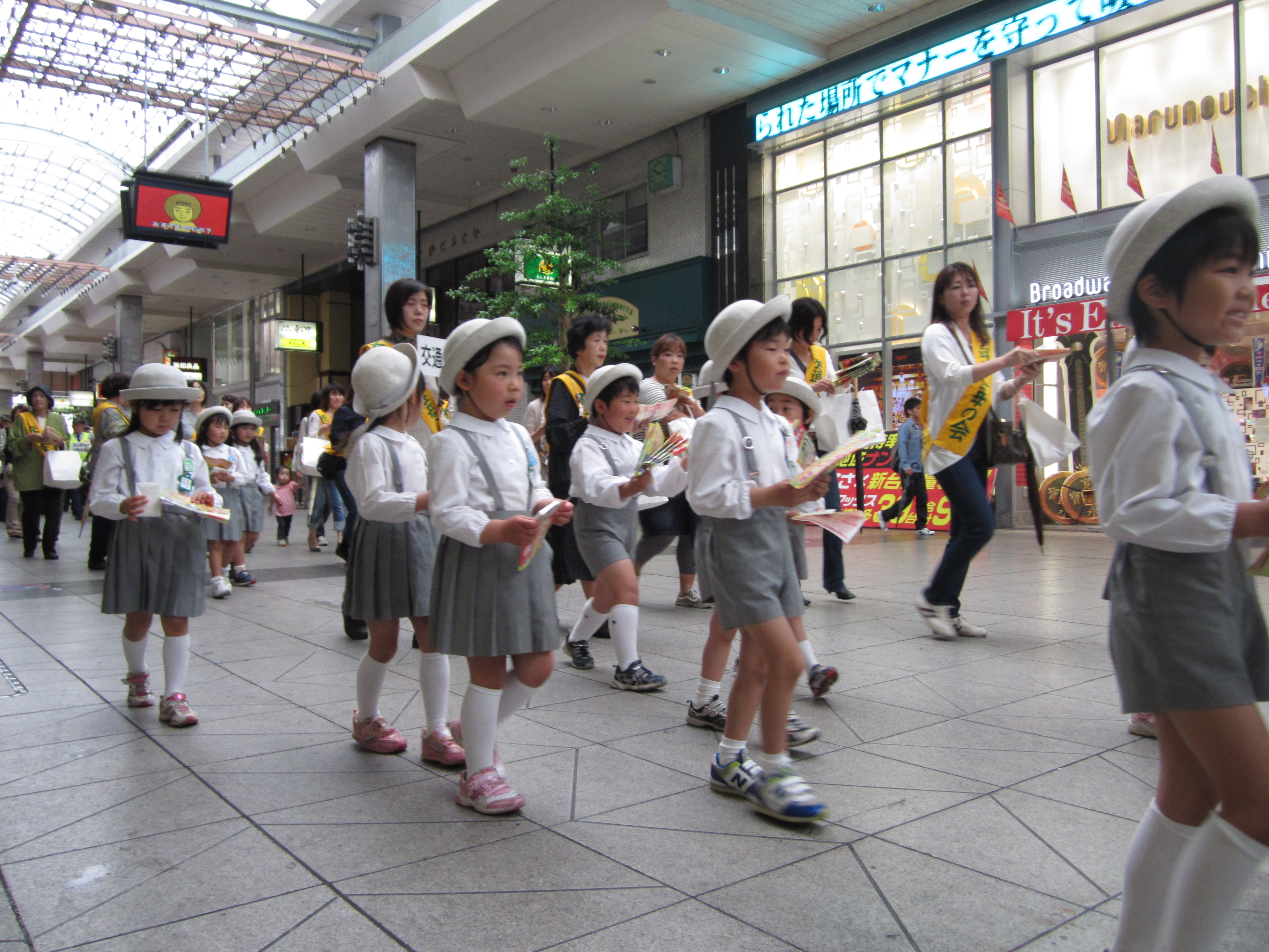 交通安全パレード: 持田幼稚園からのお知らせ